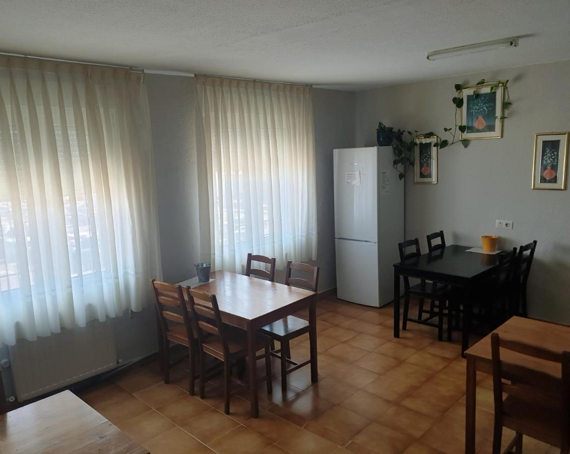 Hostal Puente Azud Aviles Luaran gambar